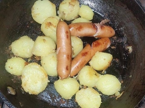 新じゃがとソーセージ炒め